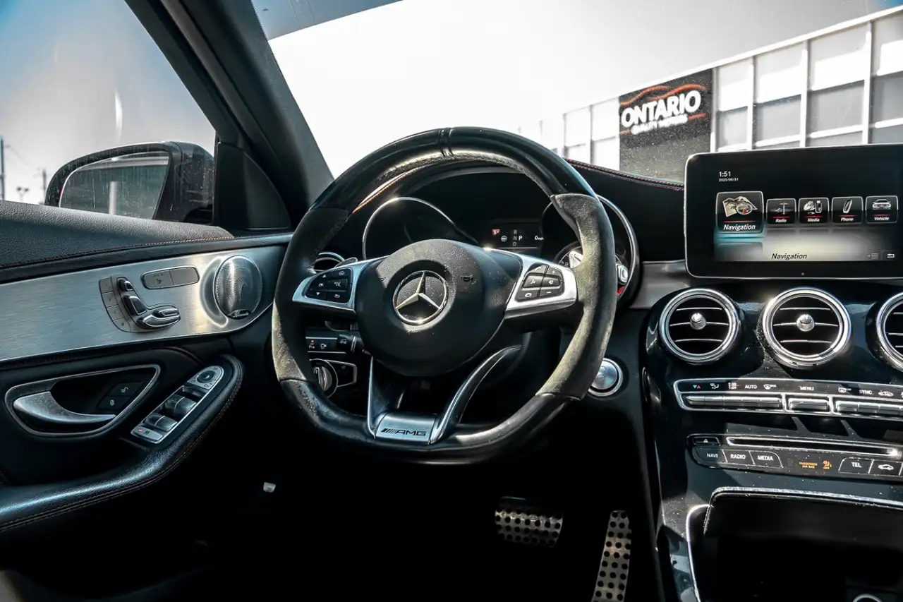 Mercedes-Benz C-Class снимка Mercedes-Benz C-Class