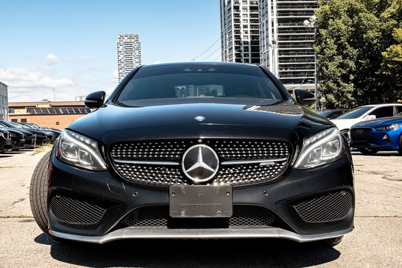 Mercedes-Benz C-Class снимка Mercedes-Benz C-Class