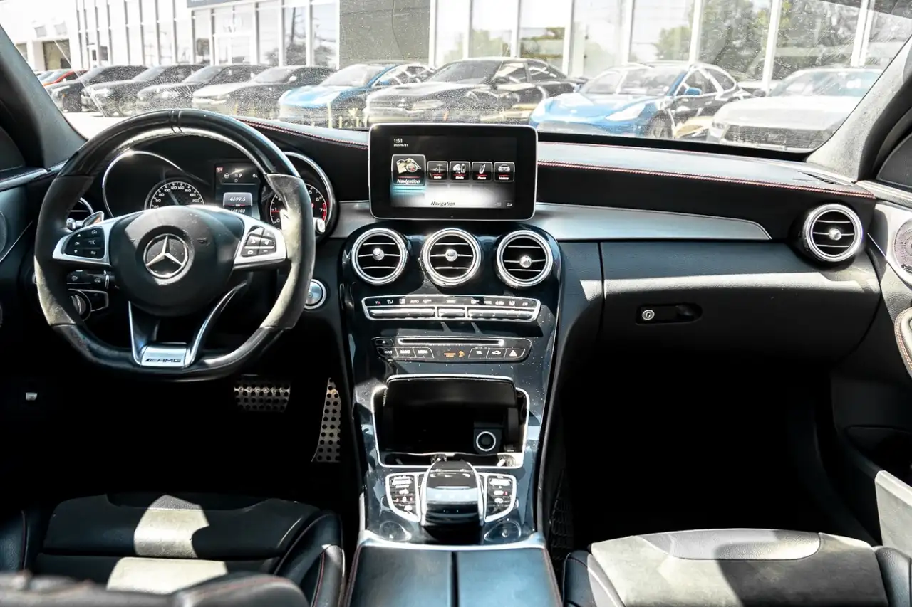 Mercedes-Benz C-Class снимка Mercedes-Benz C-Class