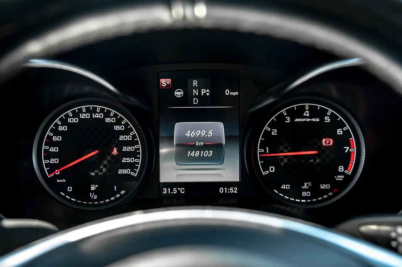 Mercedes-Benz C-Class снимка Mercedes-Benz C-Class