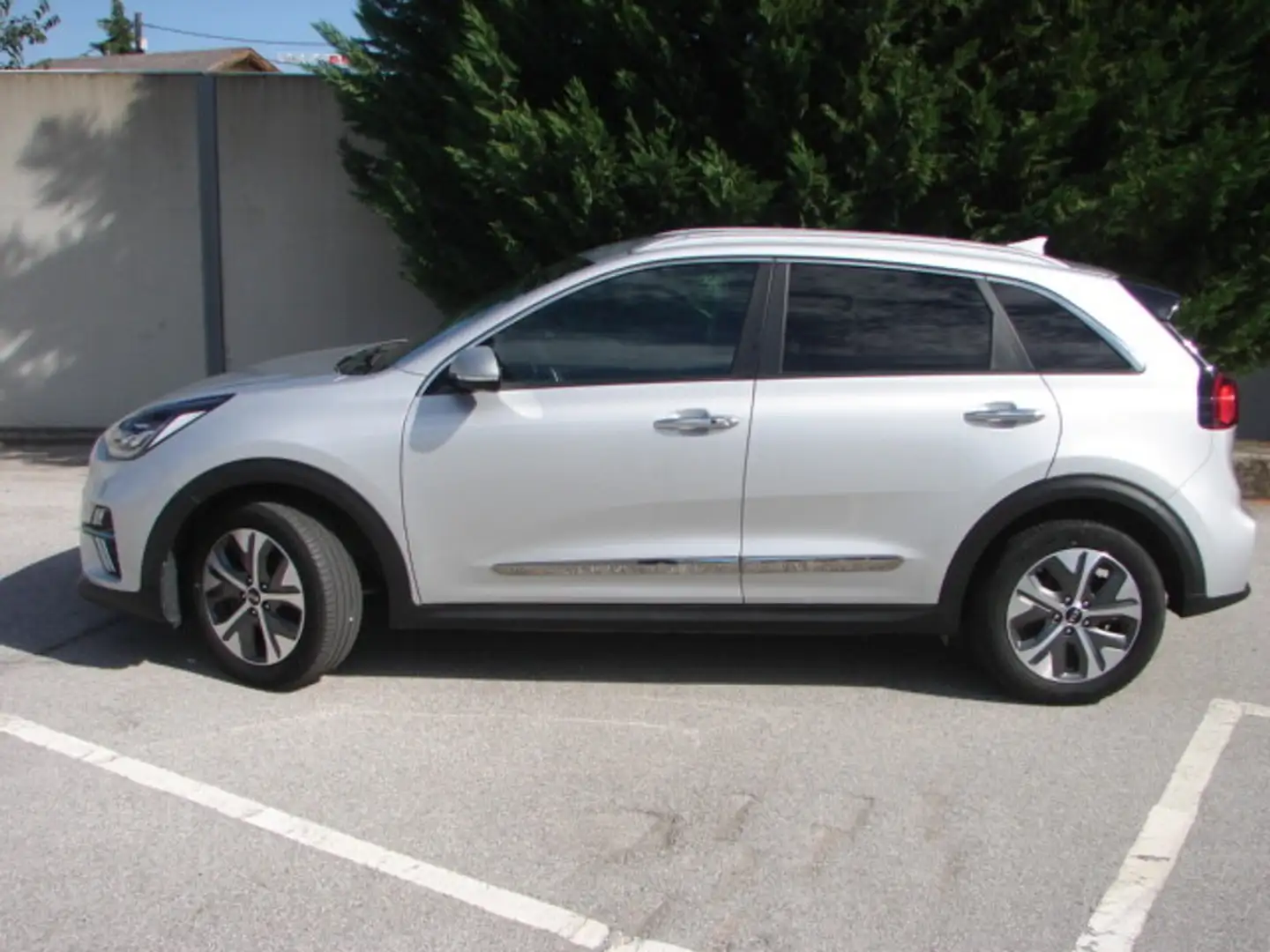 Kia e-Niro Niro EV 64kWh long Range Gold Aut. Silber - 2