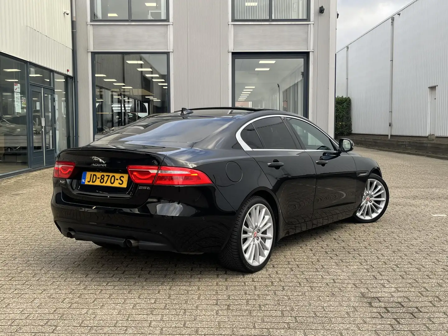 Jaguar XE 2.0 Portfolio | Navi/Camera/Leder/Head-Up/Pano-Dak Zwart - 2