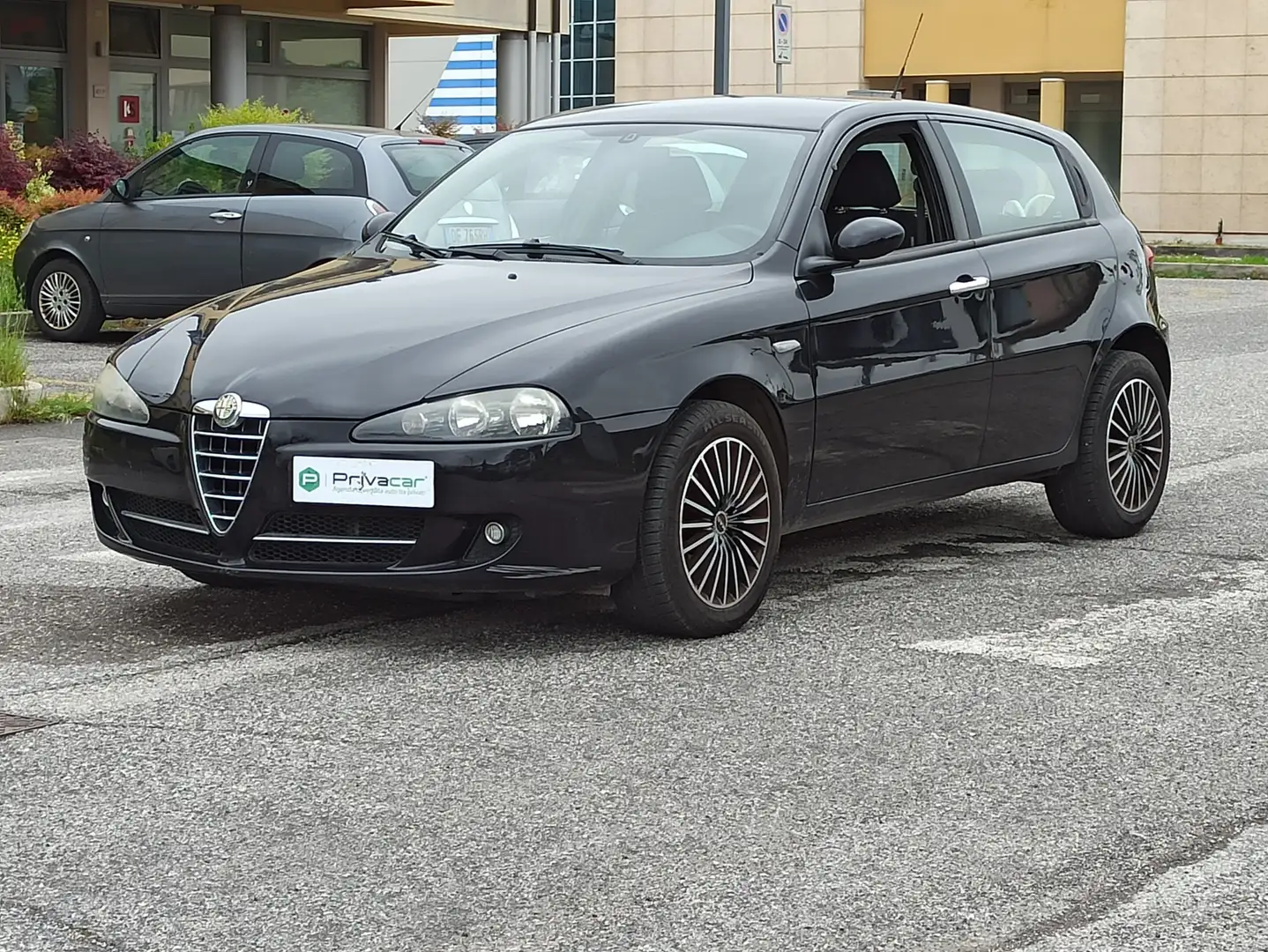 Alfa Romeo 147 II 2004 5p 1.9 jtd Distinctive 120cv NEOPATENTATI Schwarz - 1