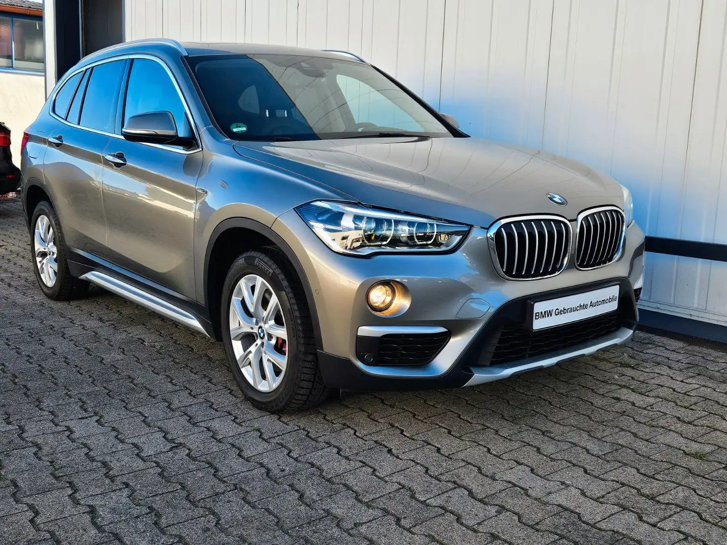 BMW X1 xDrive 20d*NAVI*LED*KAMERA*PANORAMA*X LINE Silber - 2
