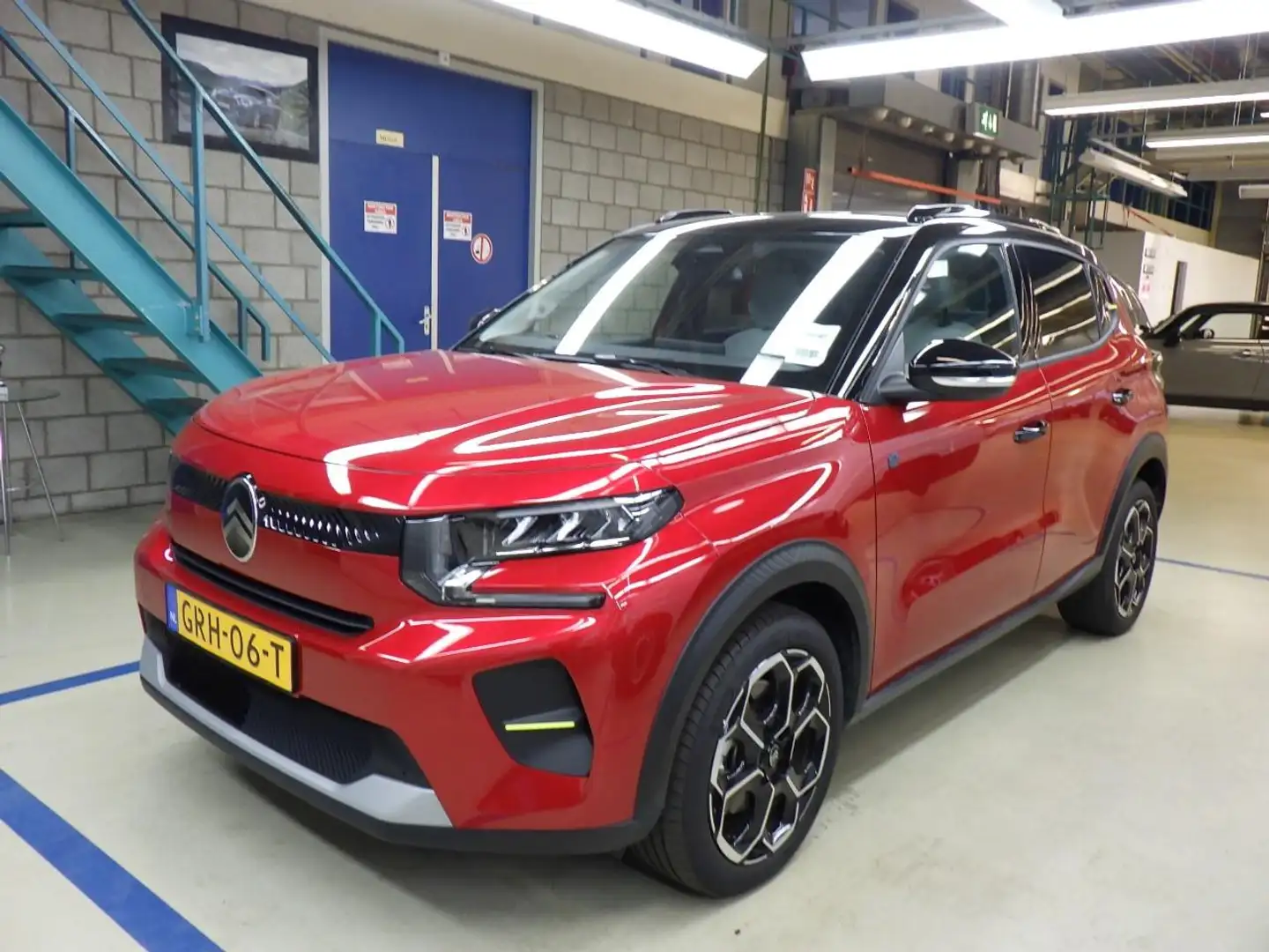 Citroen C3 Ë-C3 Max 113pk 44 kWh | 11 kW lader | Achterbank i Rood - 1