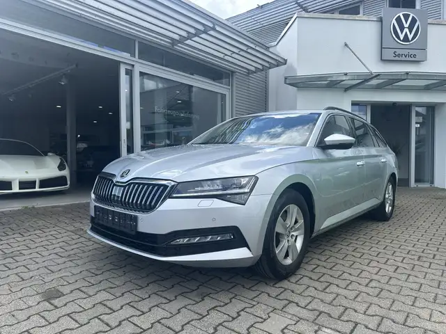 Skoda Superb Combi 2.0TDI DSG STYLE*VC*LED*NAVI*PDC*AHK