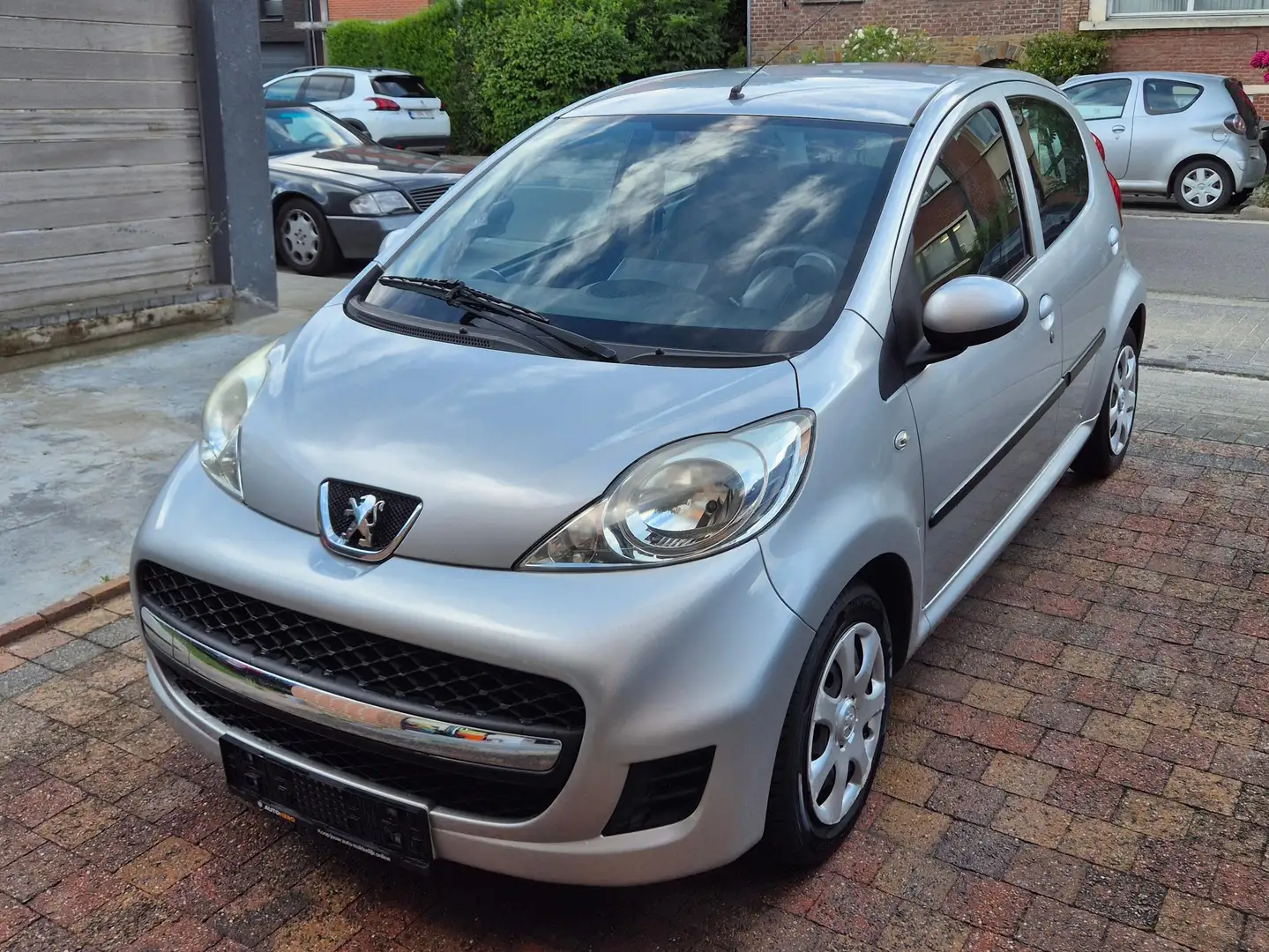 Peugeot 107 1.0i, Moteur Toyota, Airco, Bluetooth, Carplay Zilver - 1