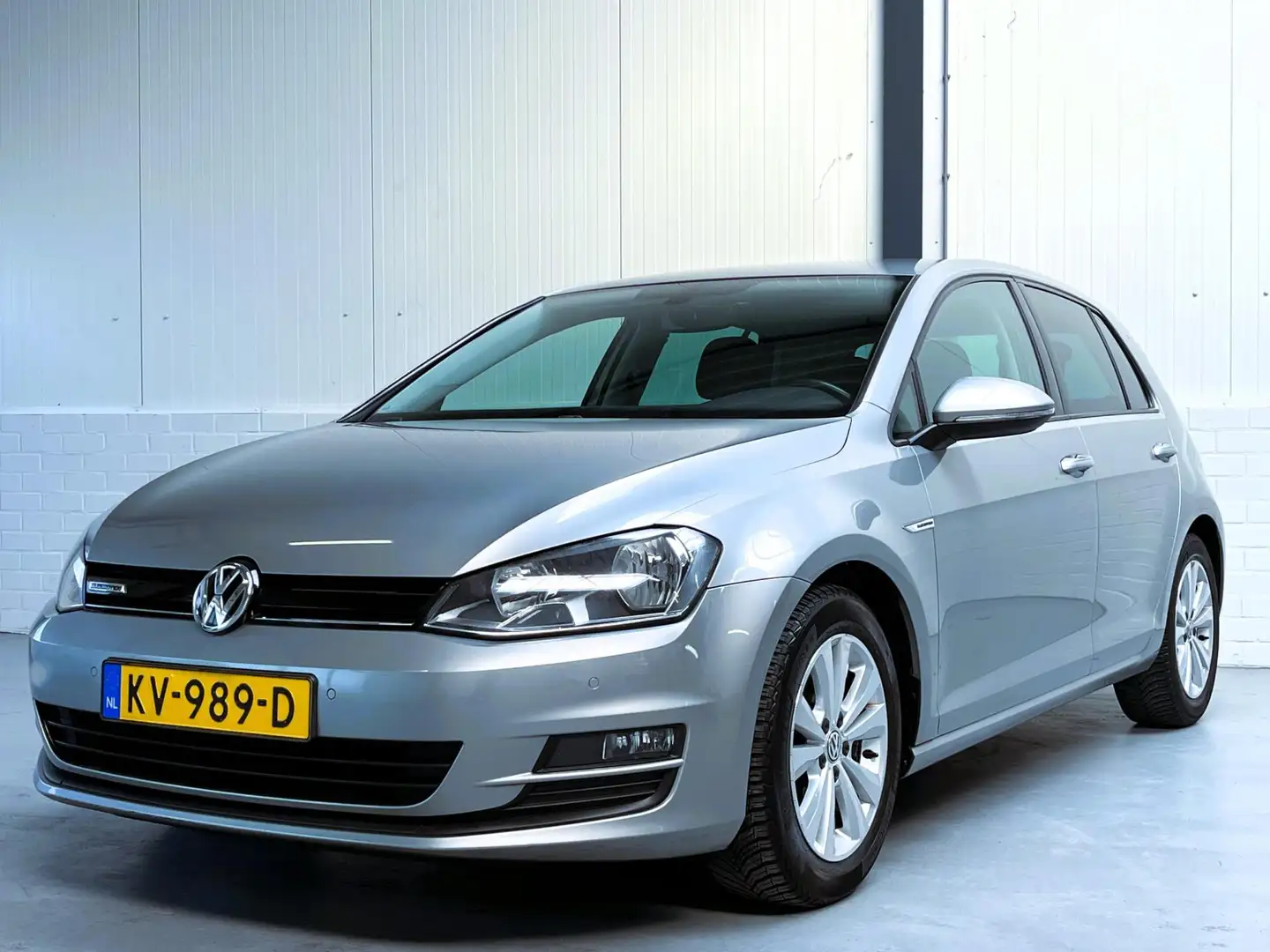 Volkswagen Golf 1.0 TSI Connected Series|Camera Grijs - 2