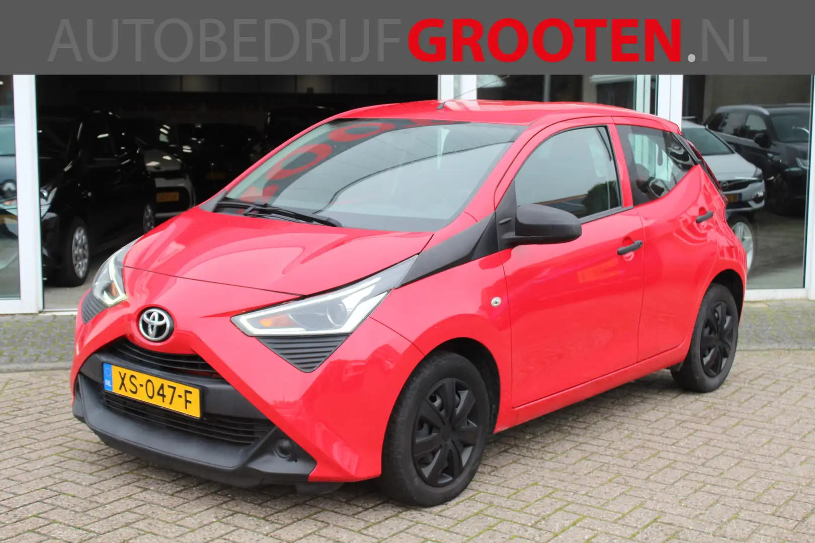 Toyota Aygo 1.0 VVT-i x-fun Rood - 1