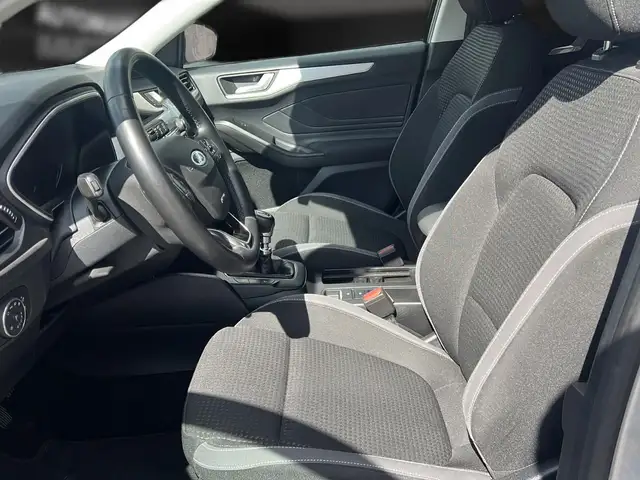 Ford Focus view 15