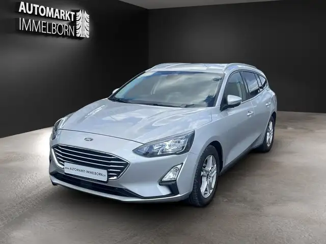 Ford Focus view 3