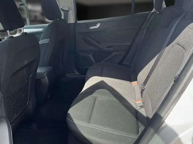 Ford Focus view 26