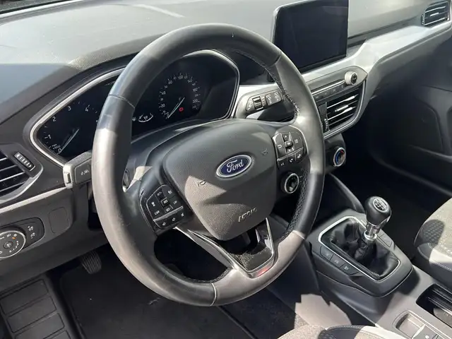 Ford Focus view 18