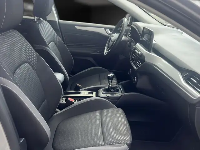 Ford Focus view 14