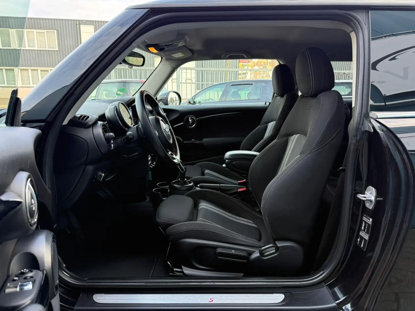 MINI Cooper S Mini 2.0 Automaat Navi Airco Cruise Xenon Union Ja Noir - 2