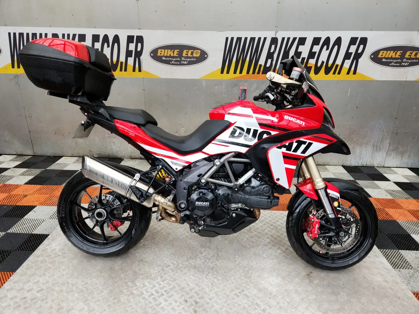Ducati Червоний - 1