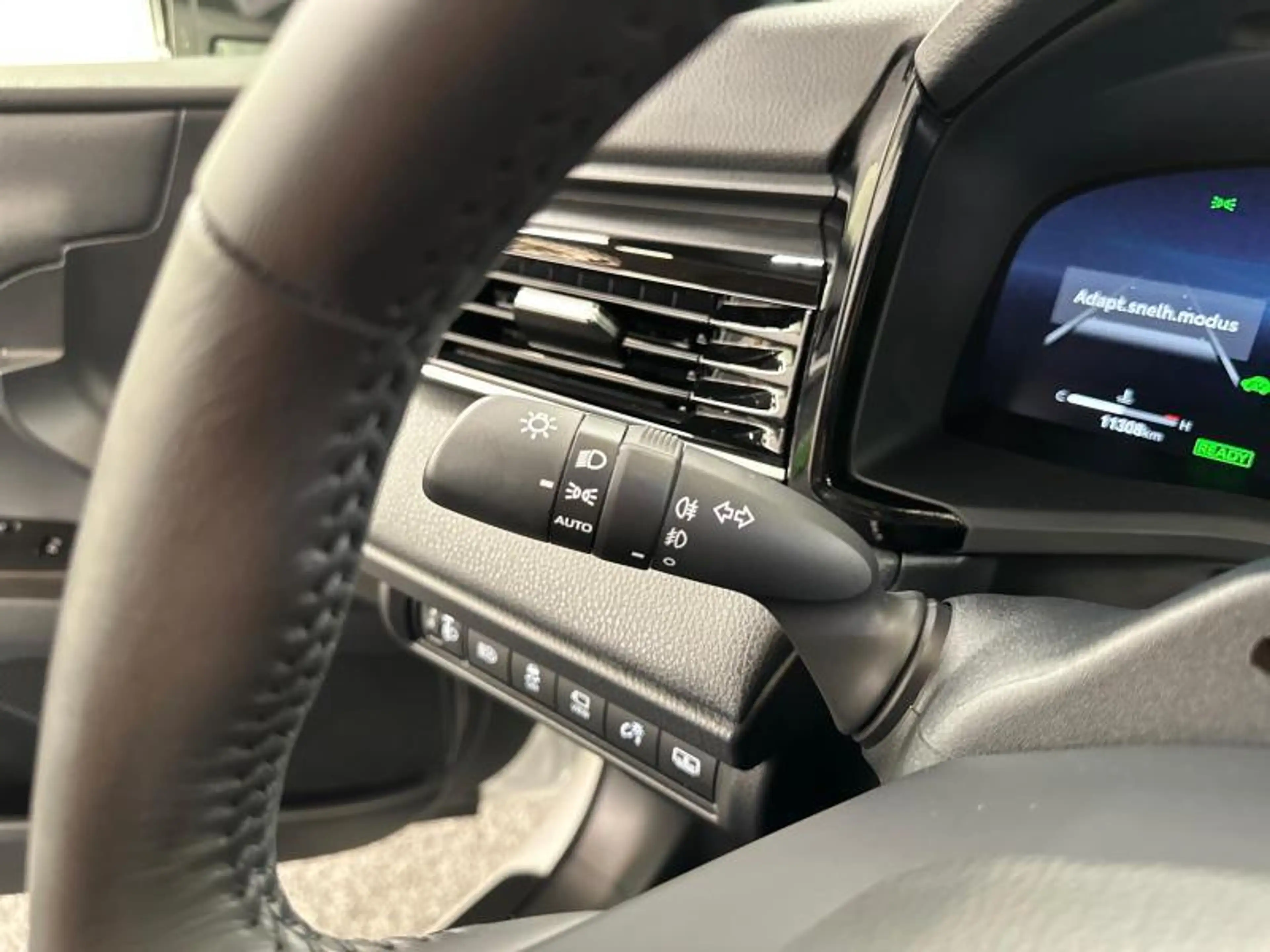Toyota Camry 225hp HEV Prestige | JBL | 360° | head up — photo 21