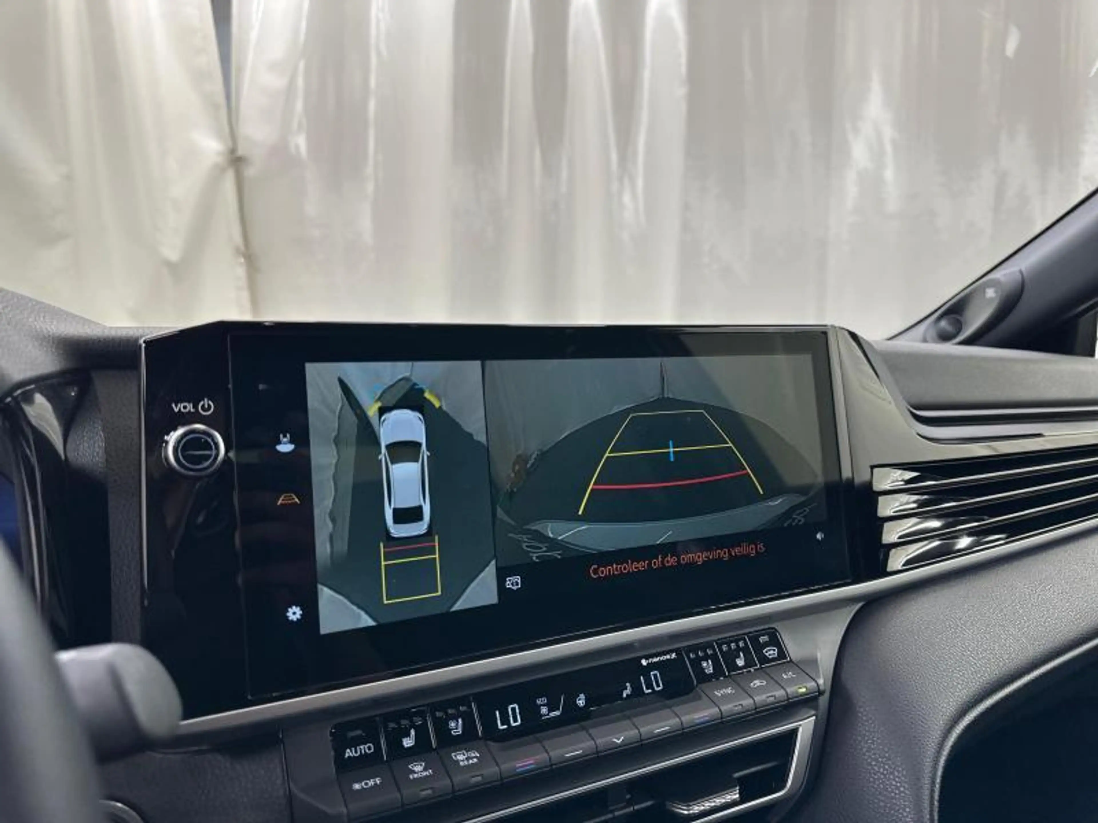 Toyota Camry 225hp HEV Prestige | JBL | 360° | head up — photo 24