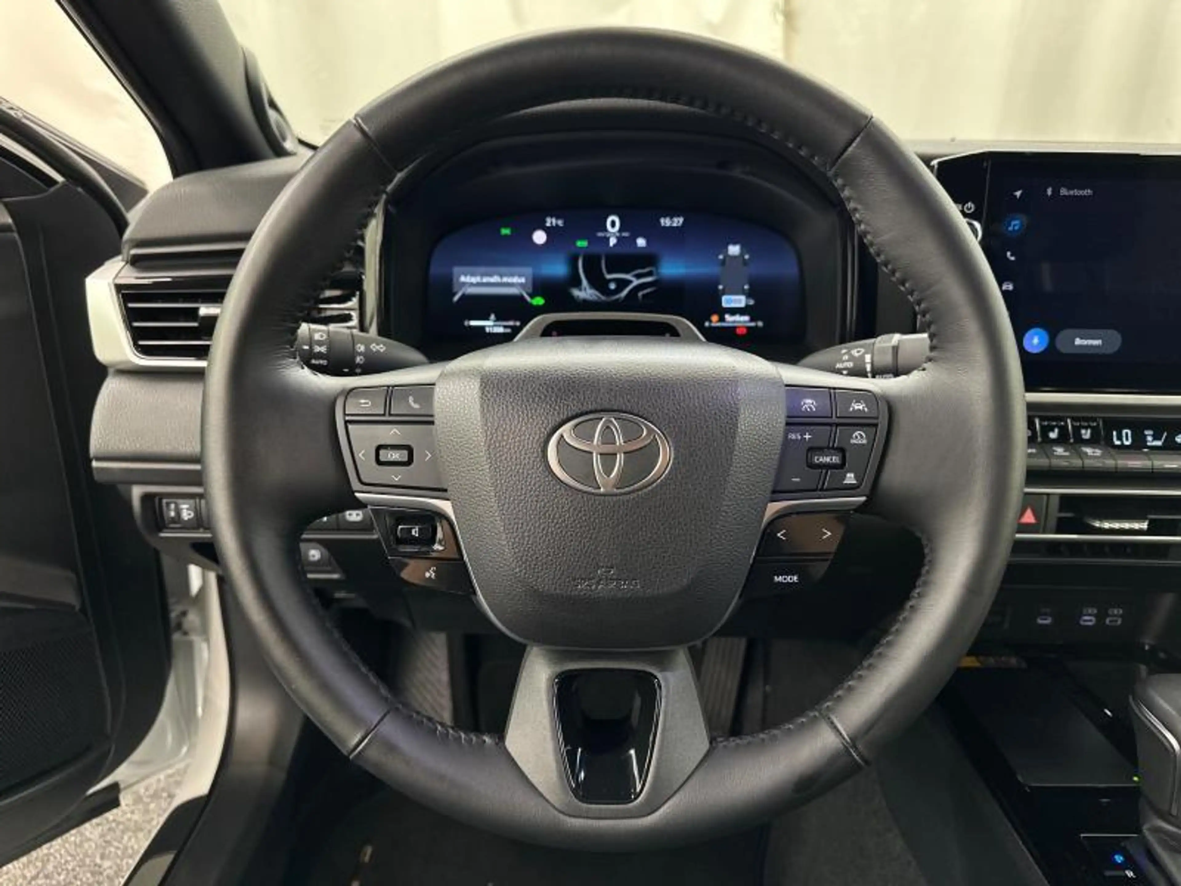 Toyota Camry 225hp HEV Prestige | JBL | 360° | head up — photo 19