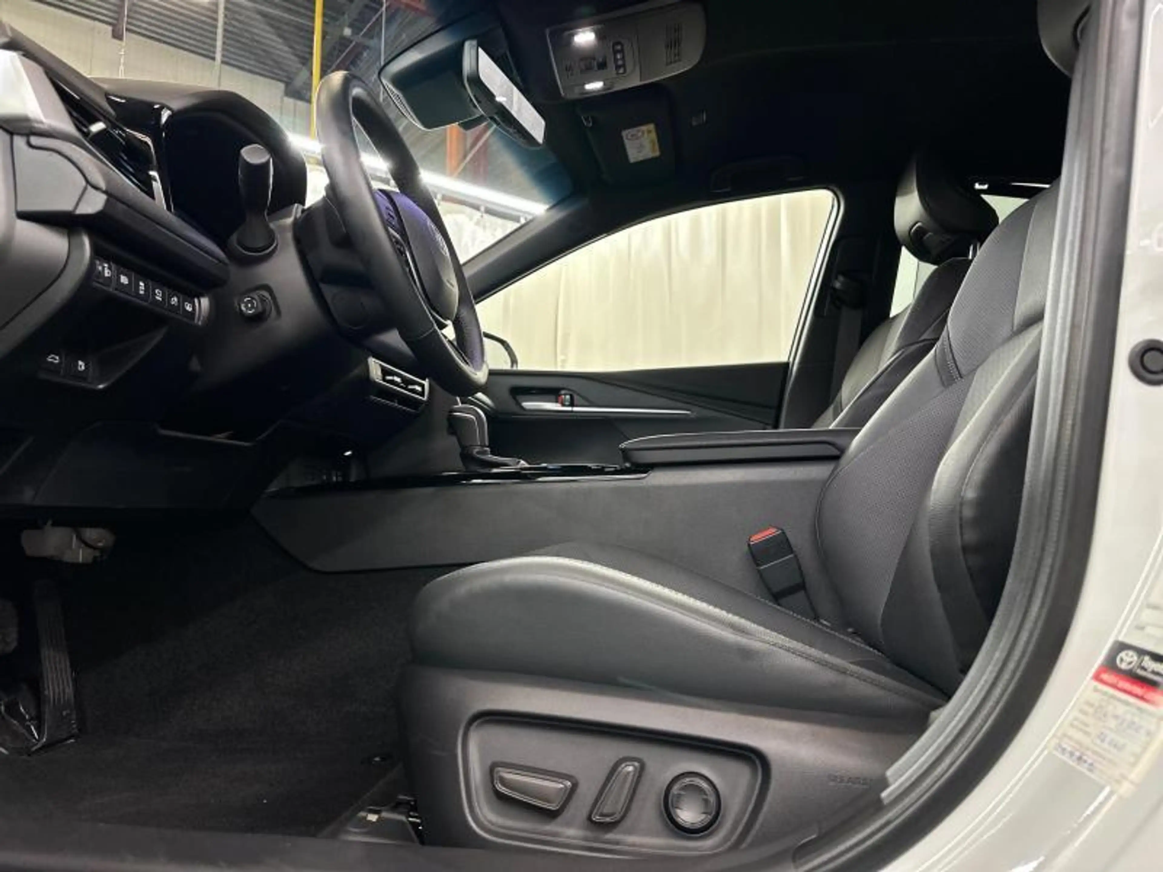 Toyota Camry 225hp HEV Prestige | JBL | 360° | head up — photo 17