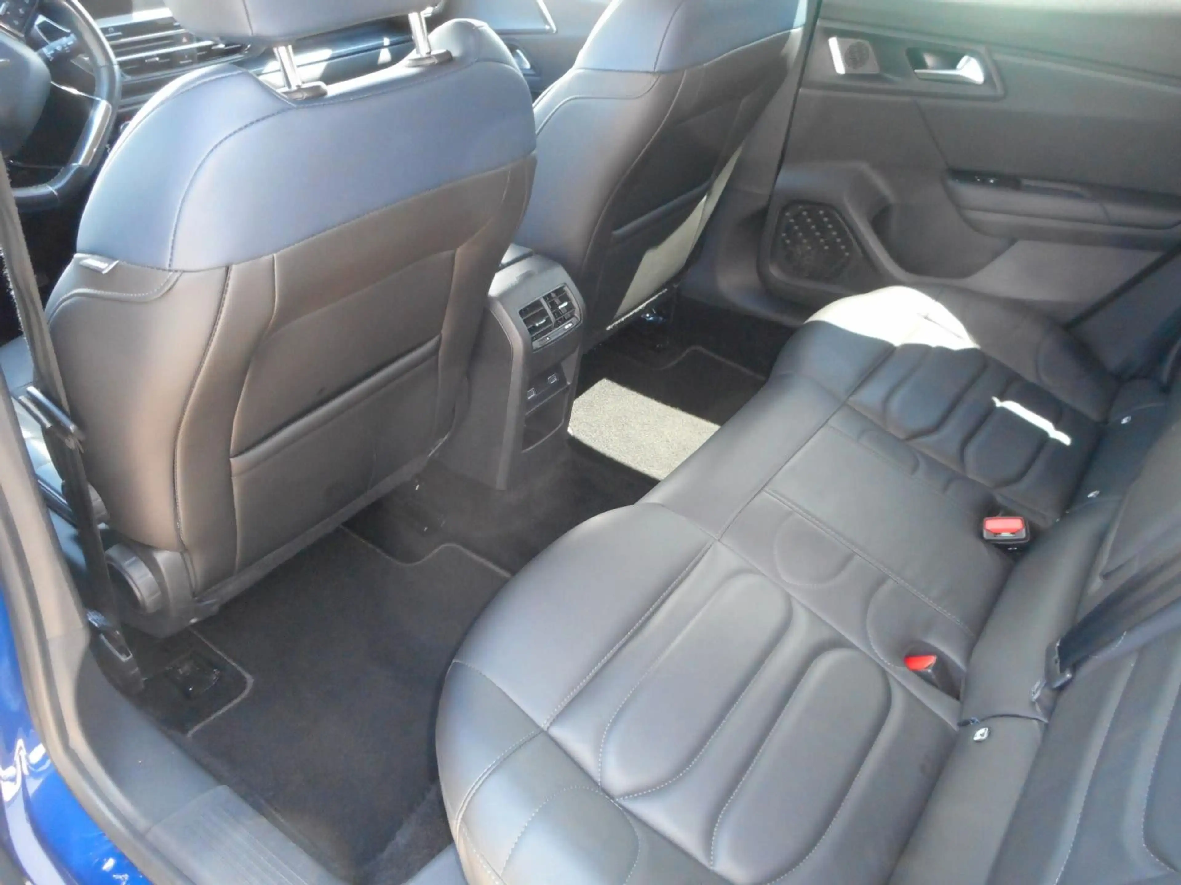 Citroen C5 X Shine PT180 EAT8 Leder, Winterpaket — photo 11