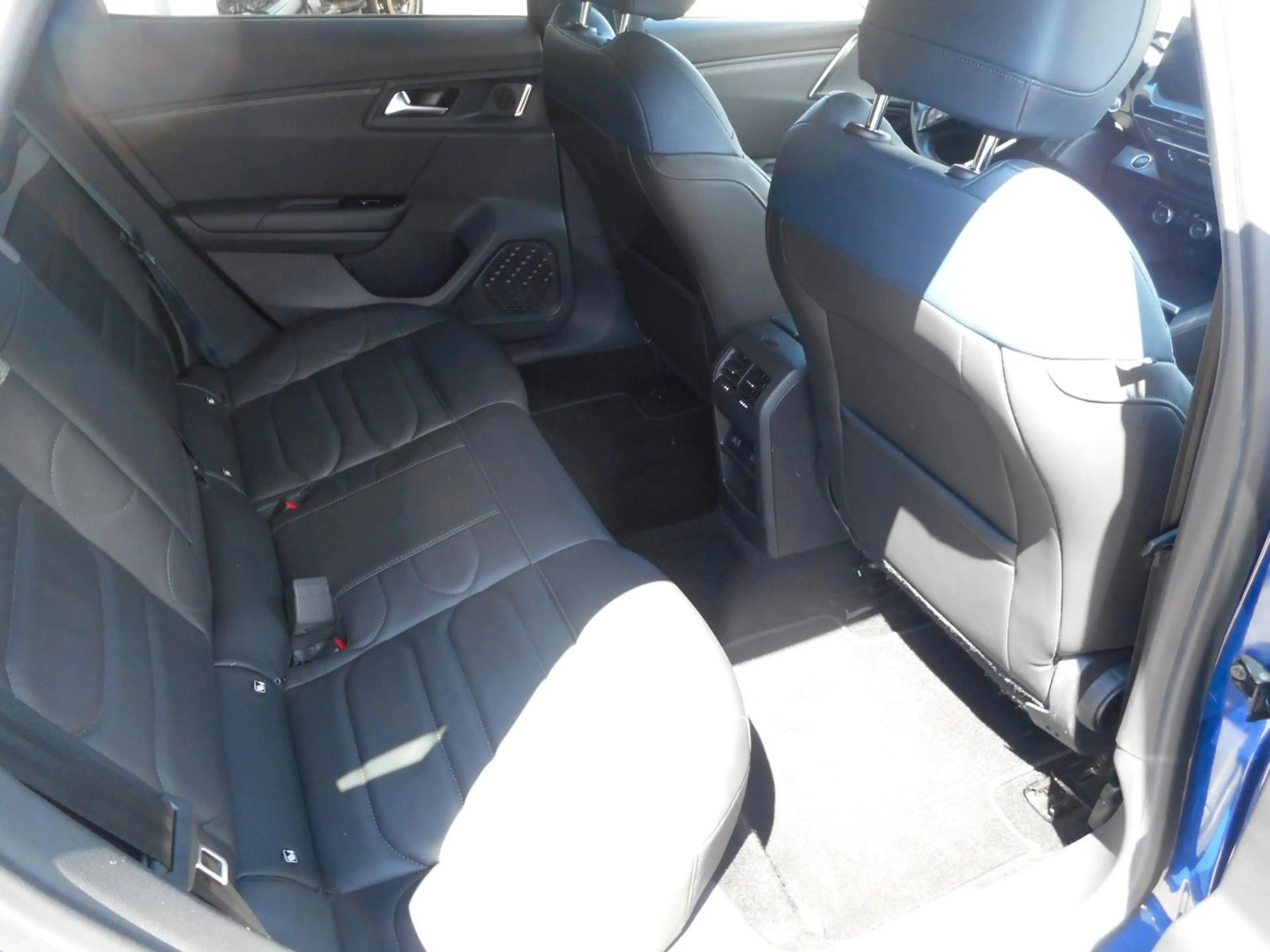 Citroen C5 X Shine PT180 EAT8 Leder, Winterpaket — photo 12