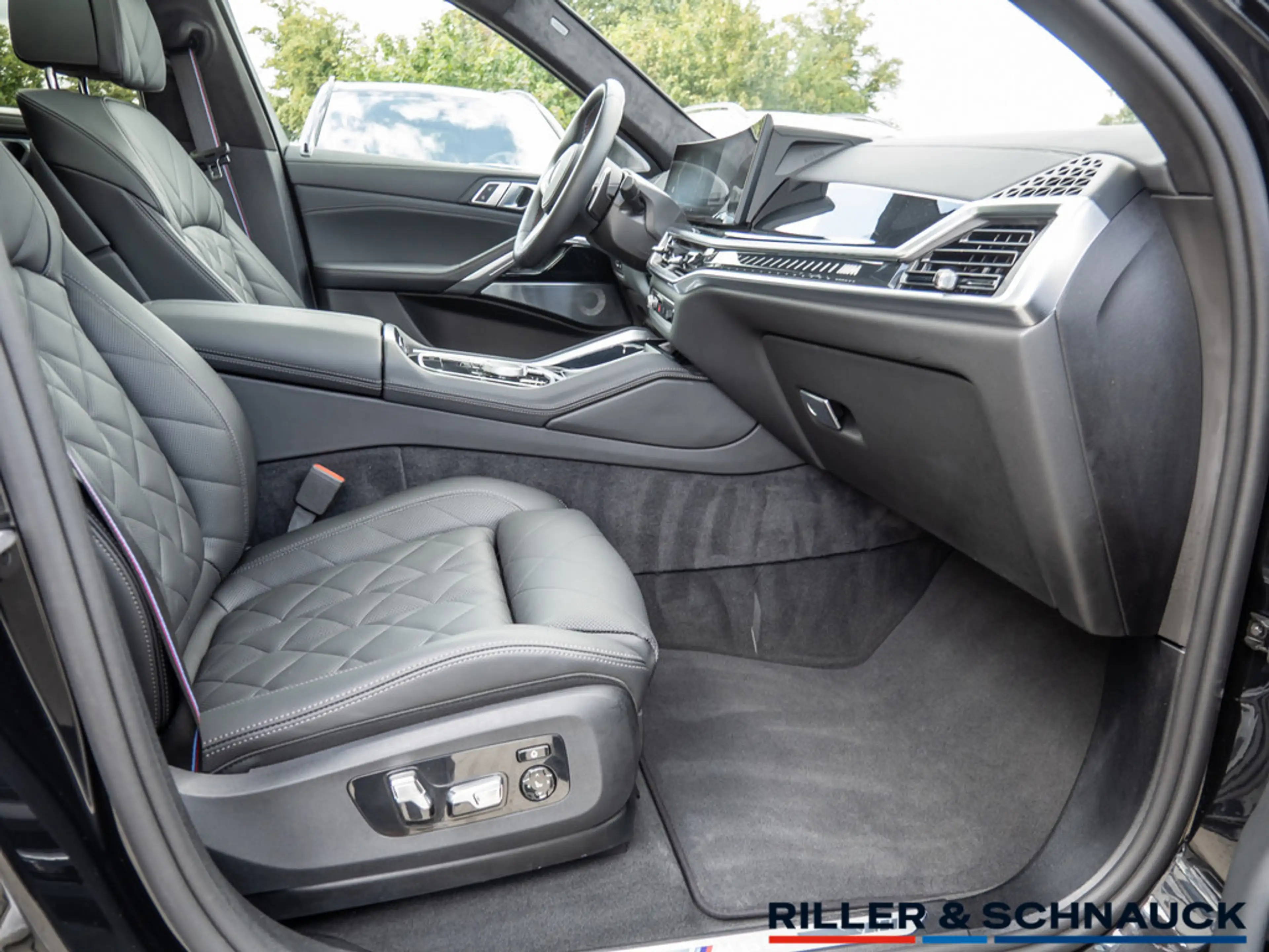 BMW X6 M 60i xDrive — photo 8