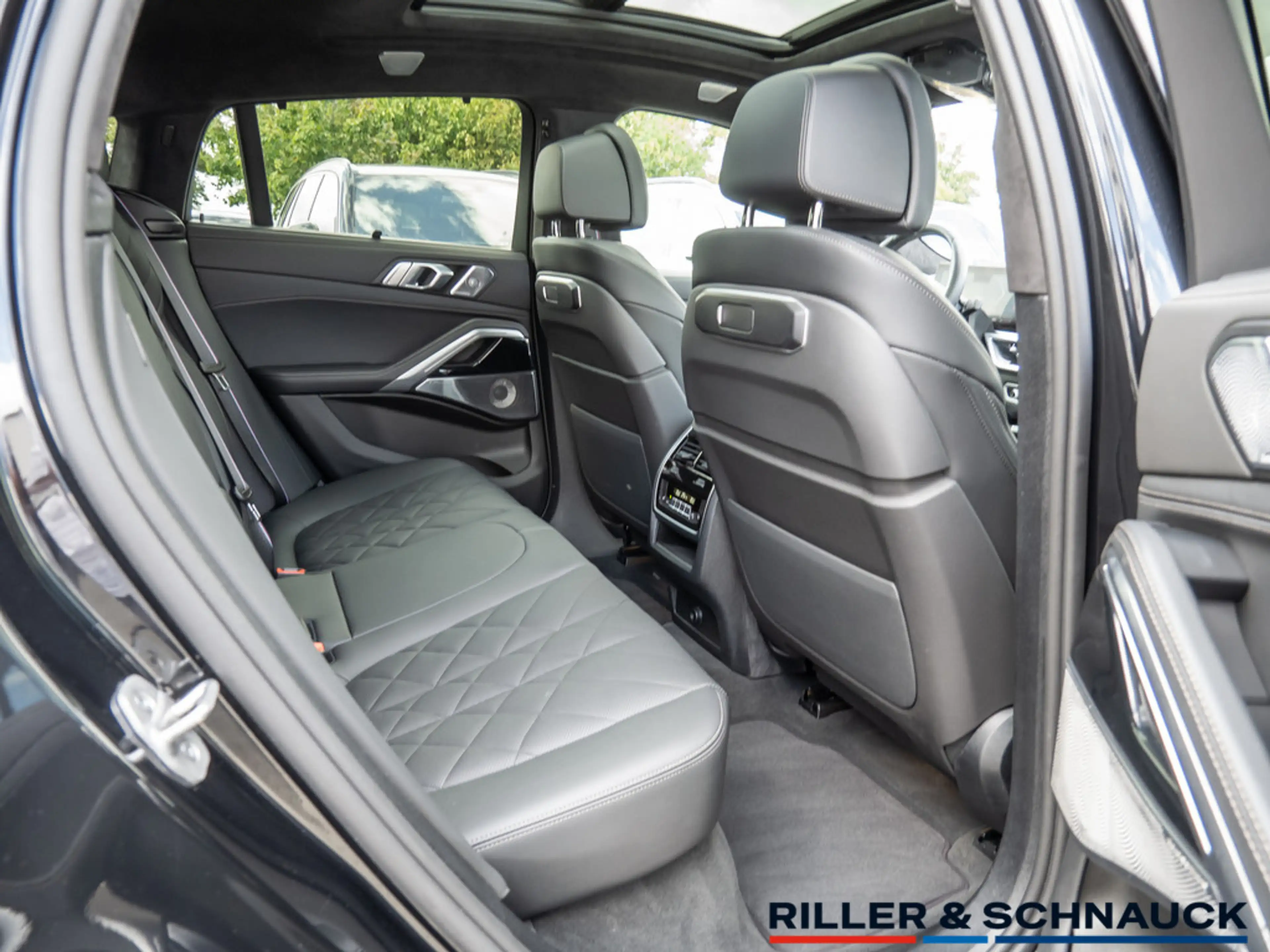 BMW X6 M 60i xDrive — photo 9