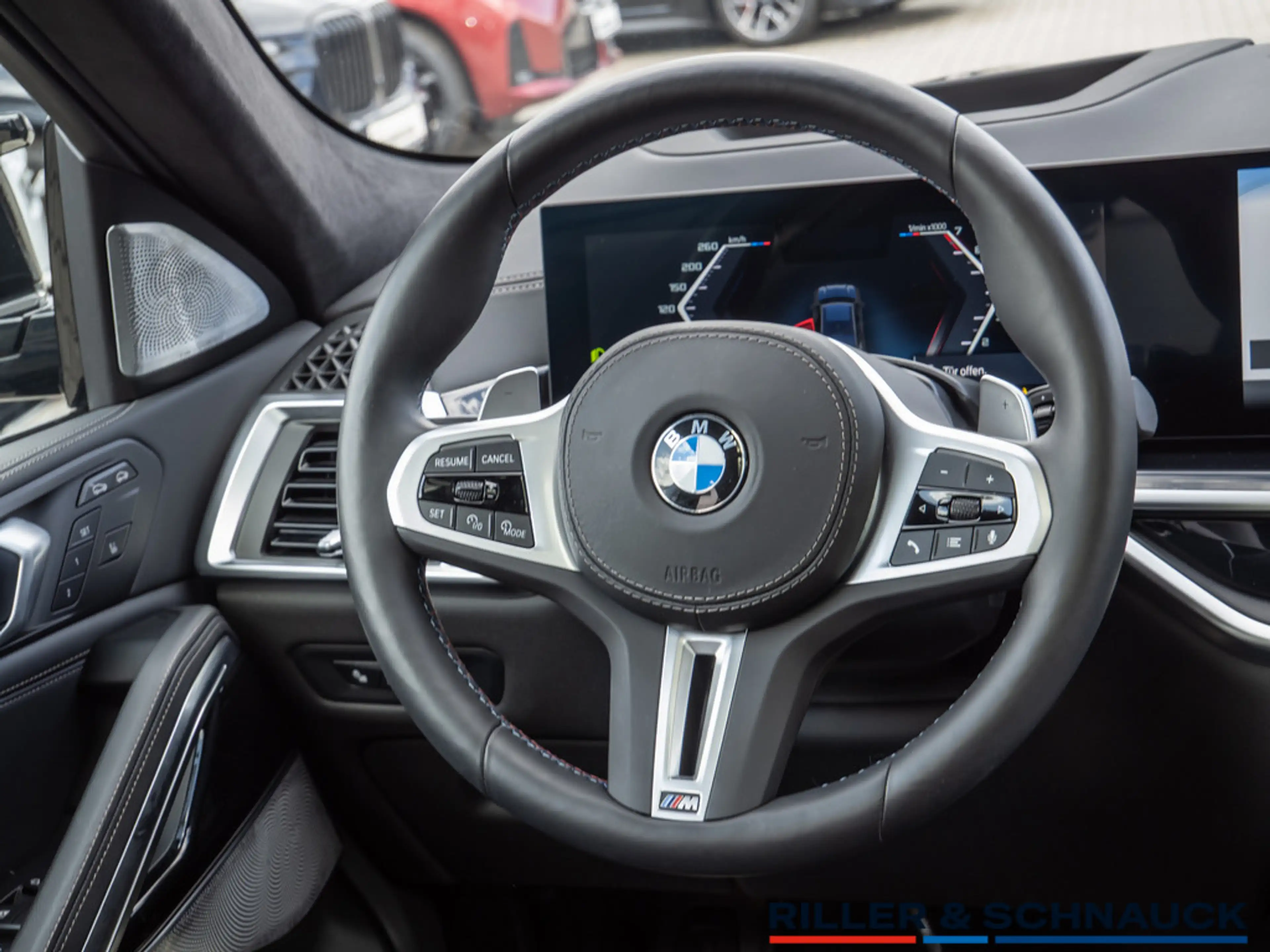 BMW X6 M 60i xDrive — photo 11