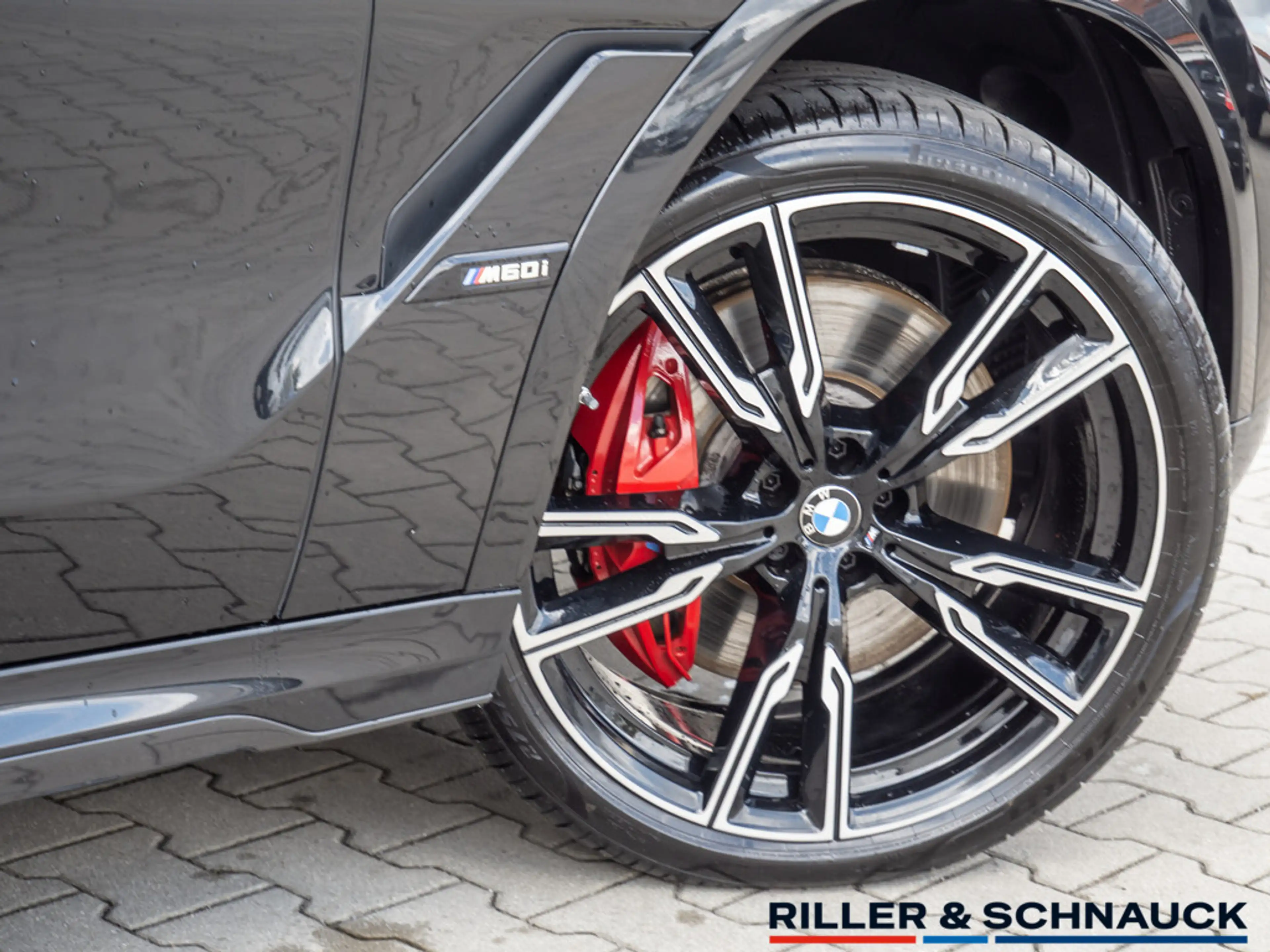 BMW X6 M 60i xDrive — photo 7