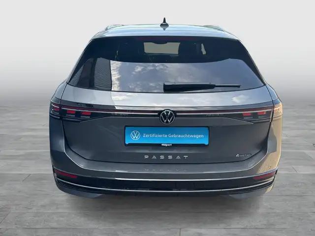 Volkswagen Passat view 5