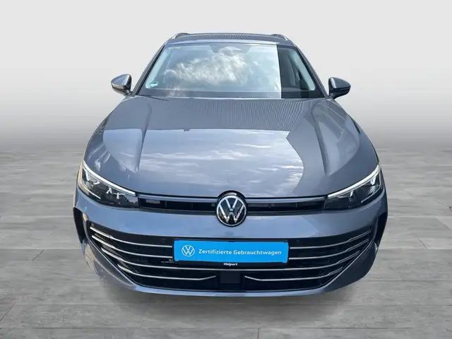 Volkswagen Passat view 8