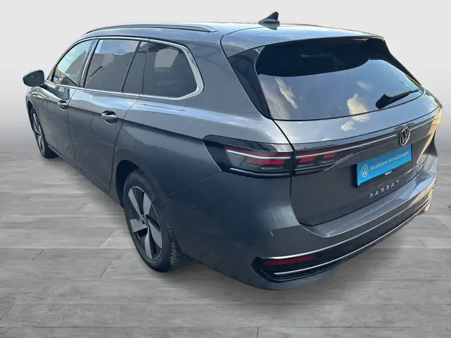Volkswagen Passat view 4
