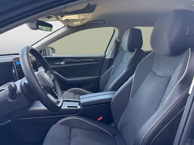 Volkswagen Passat view 10