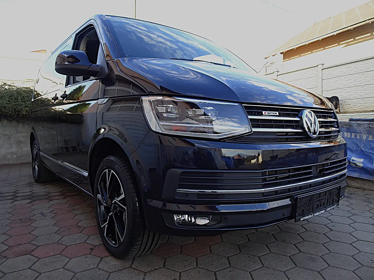 Volkswagen T6 Multivan Multivan 4Motion Generation Six Schwarz - 2
