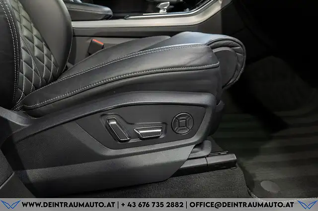 Audi Q8 view 14