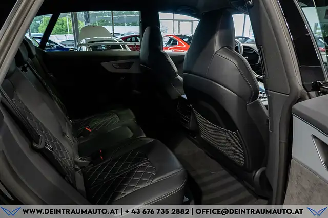 Audi Q8 view 10