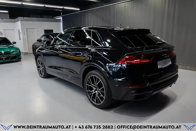 Audi Q8 view 7