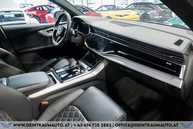 Audi Q8 view 13