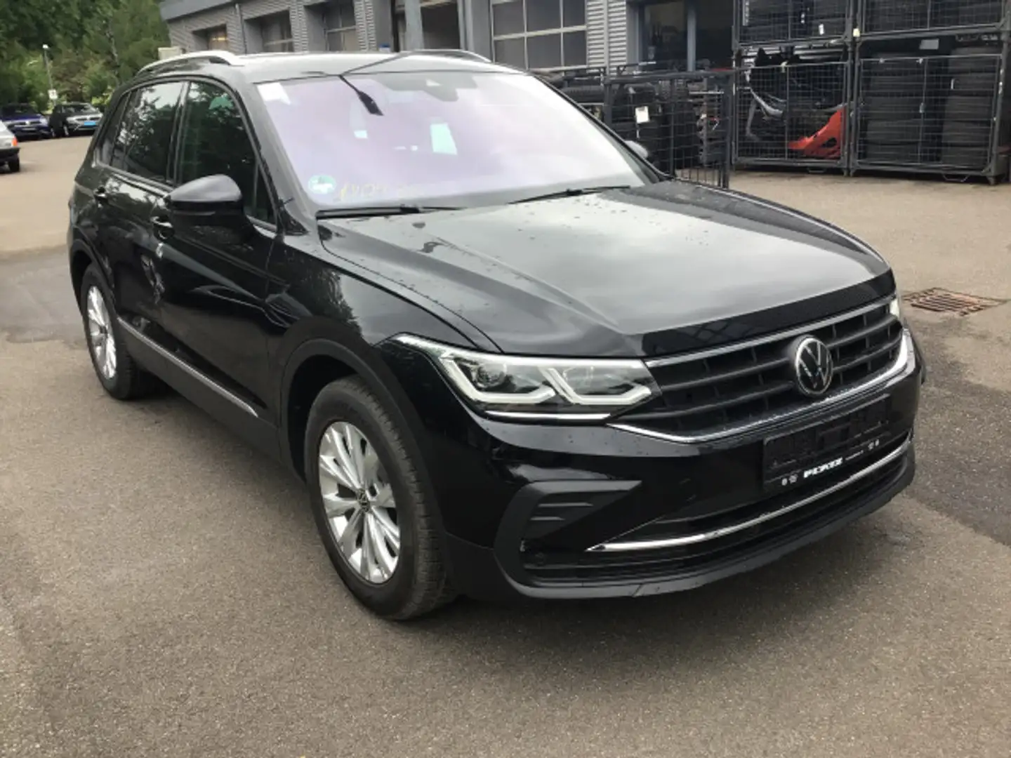 Volkswagen Tiguan 1.5 TSI United DSG LM18 Navi Matrix Schwarz - 2