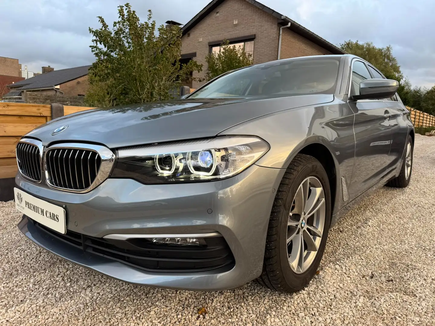 BMW 518 518d Aut. Sport Line (gereserveerd) Gris - 1