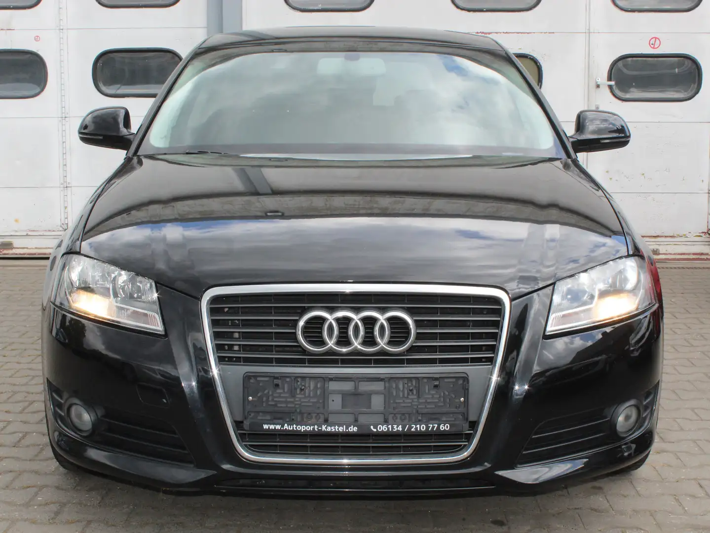 Audi A3 1.6 TDI Attraction Schwarz - 2