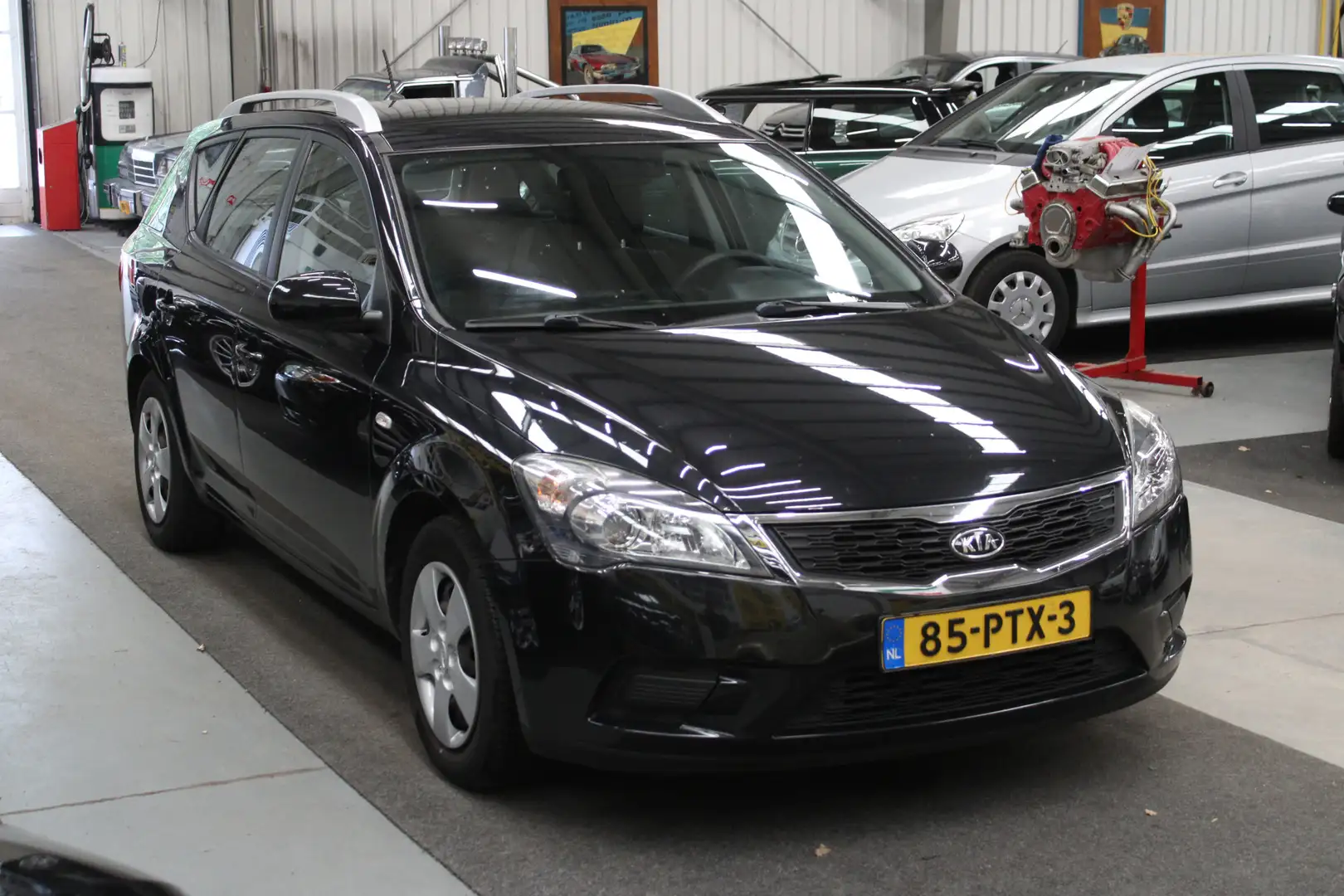 Kia Ceed / cee'd 1.4 CVVT X-tra Airco, Trekhaak, Stuurbekrachtiging Zwart - 2