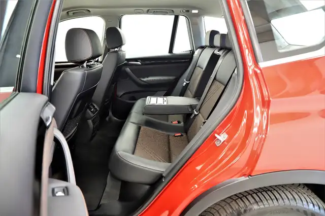 BMW X3 view 8