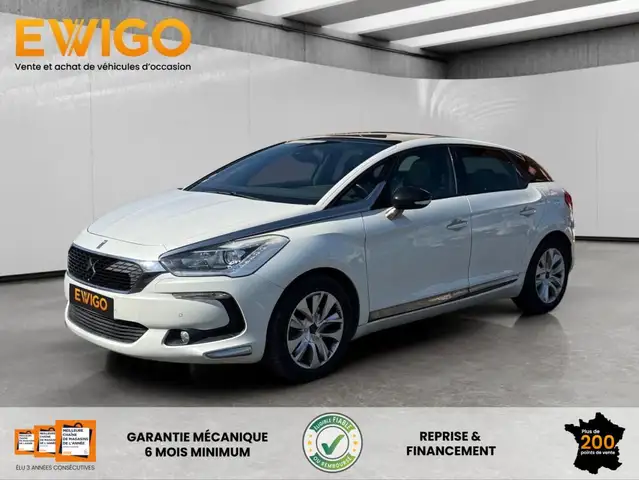 DS Automobiles DS 5 1.6 THP 165ch SOCHIC BVA / Attelage - Toit pano Sièges chauffants