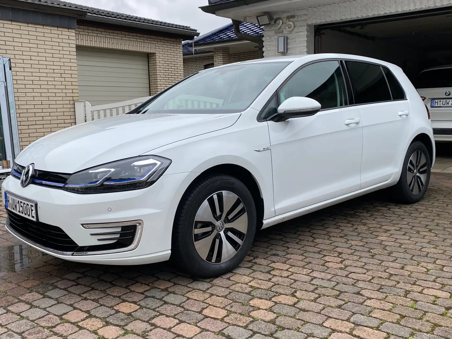 Volkswagen e-Golf Golf VII e-Golf Белый - 1