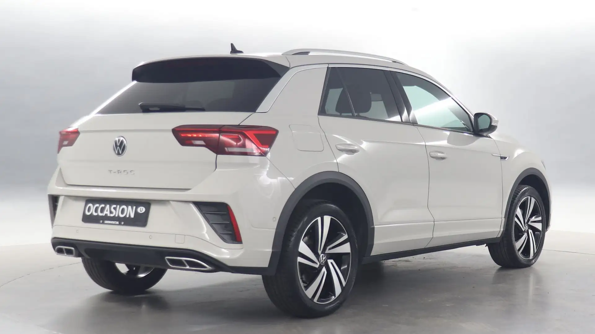 Volkswagen T-Roc 1.5 TSI 150pk DSG R-Line Navigatie Camera Beige - 2