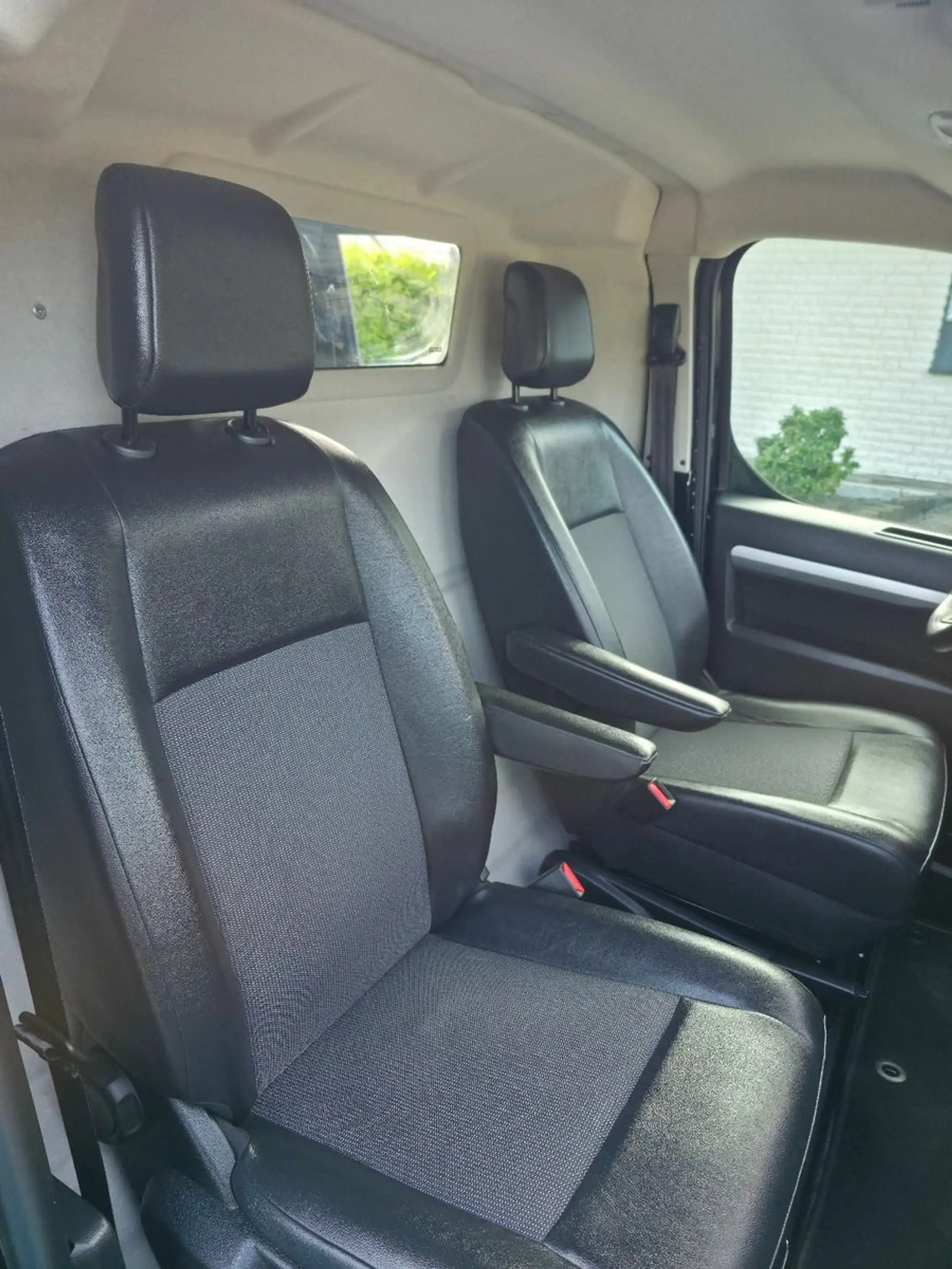 Peugeot Expert Asphalt L2 Automatik (2 x Schiebetür) — photo 15