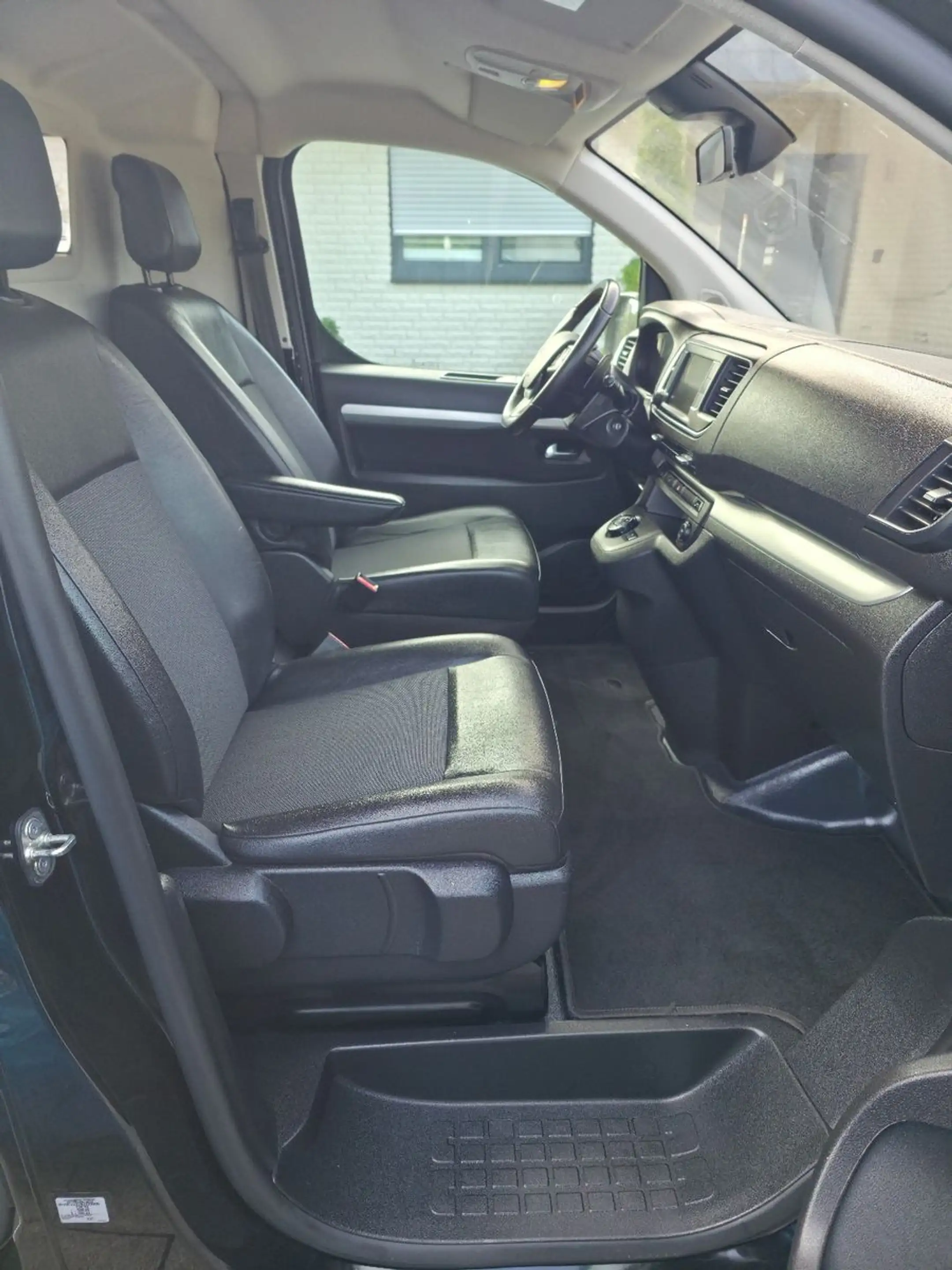 Peugeot Expert Asphalt L2 Automatik (2 x Schiebetür) — photo 14