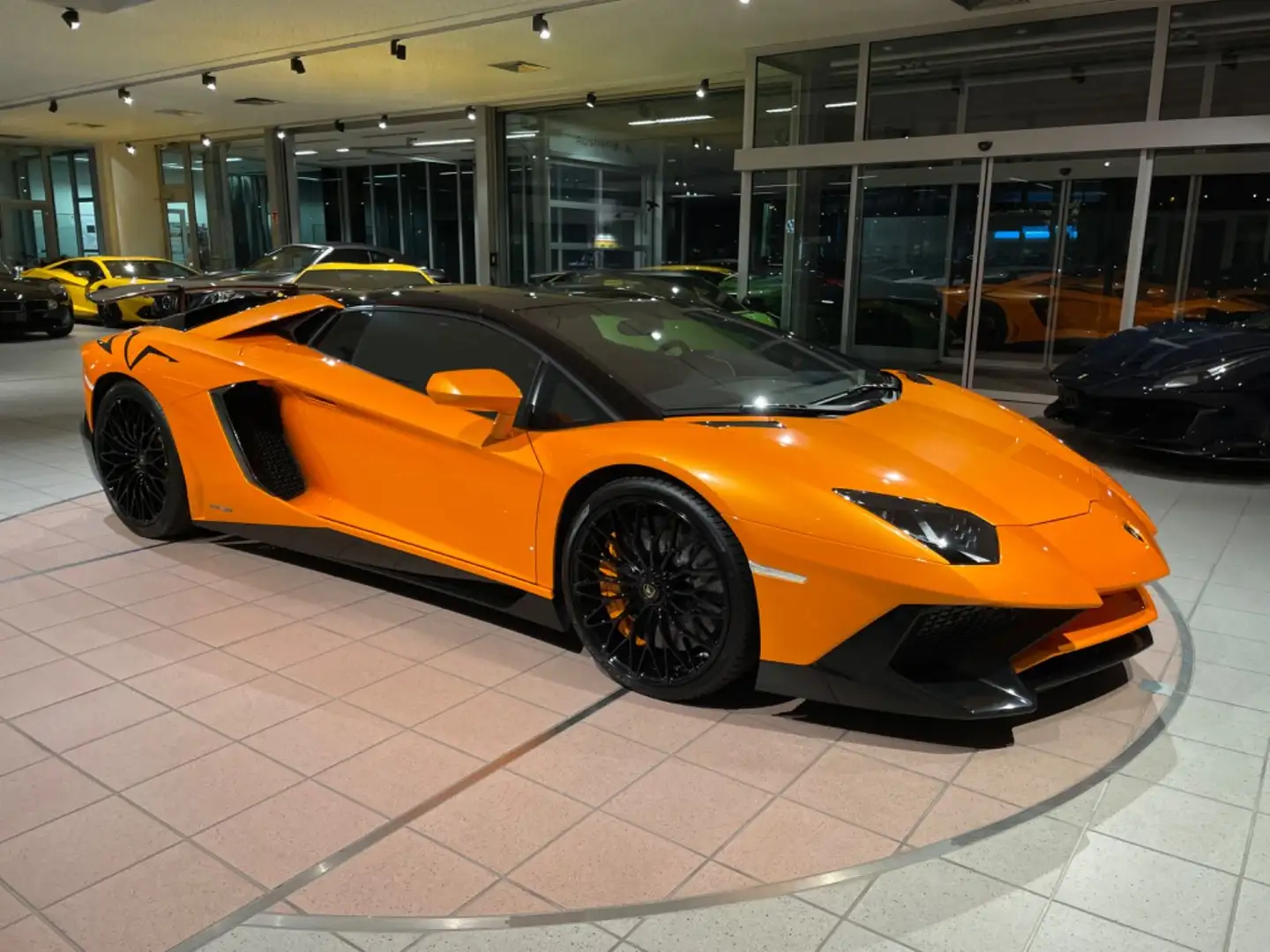 Lamborghini Aventador SV Roadster 1of 500 "AD PERSONAM" Orange - 2